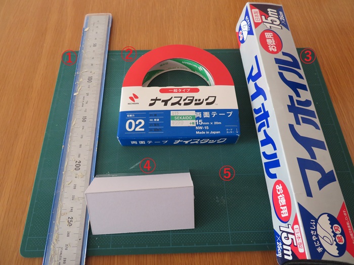 アルミホイルを画用紙に貼り付けるための必要な道具