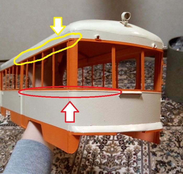 画用紙の厚さを変えることで見た目の印象を変えている工作物の例